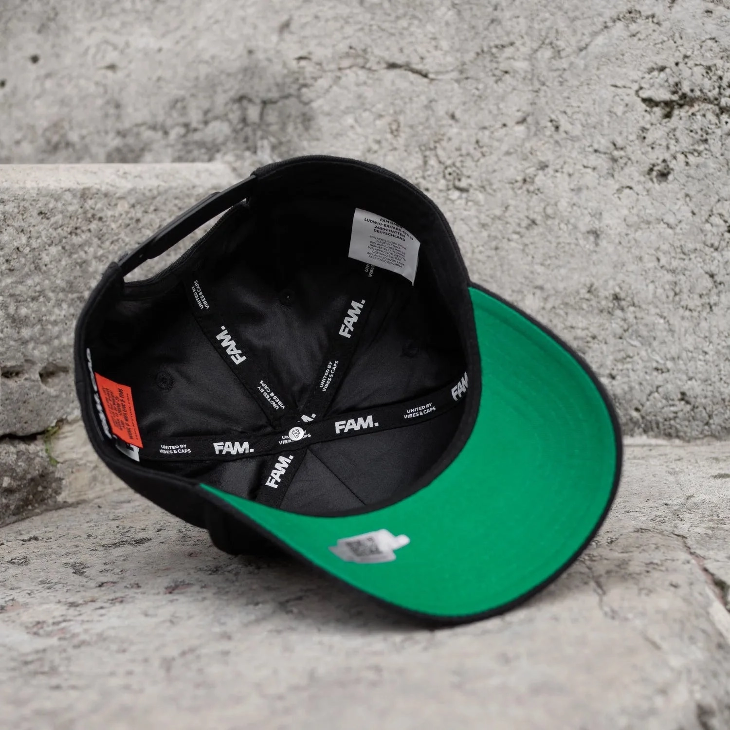 FAM.CAP CORE BLACK SNAPBACK /GREEN UV
