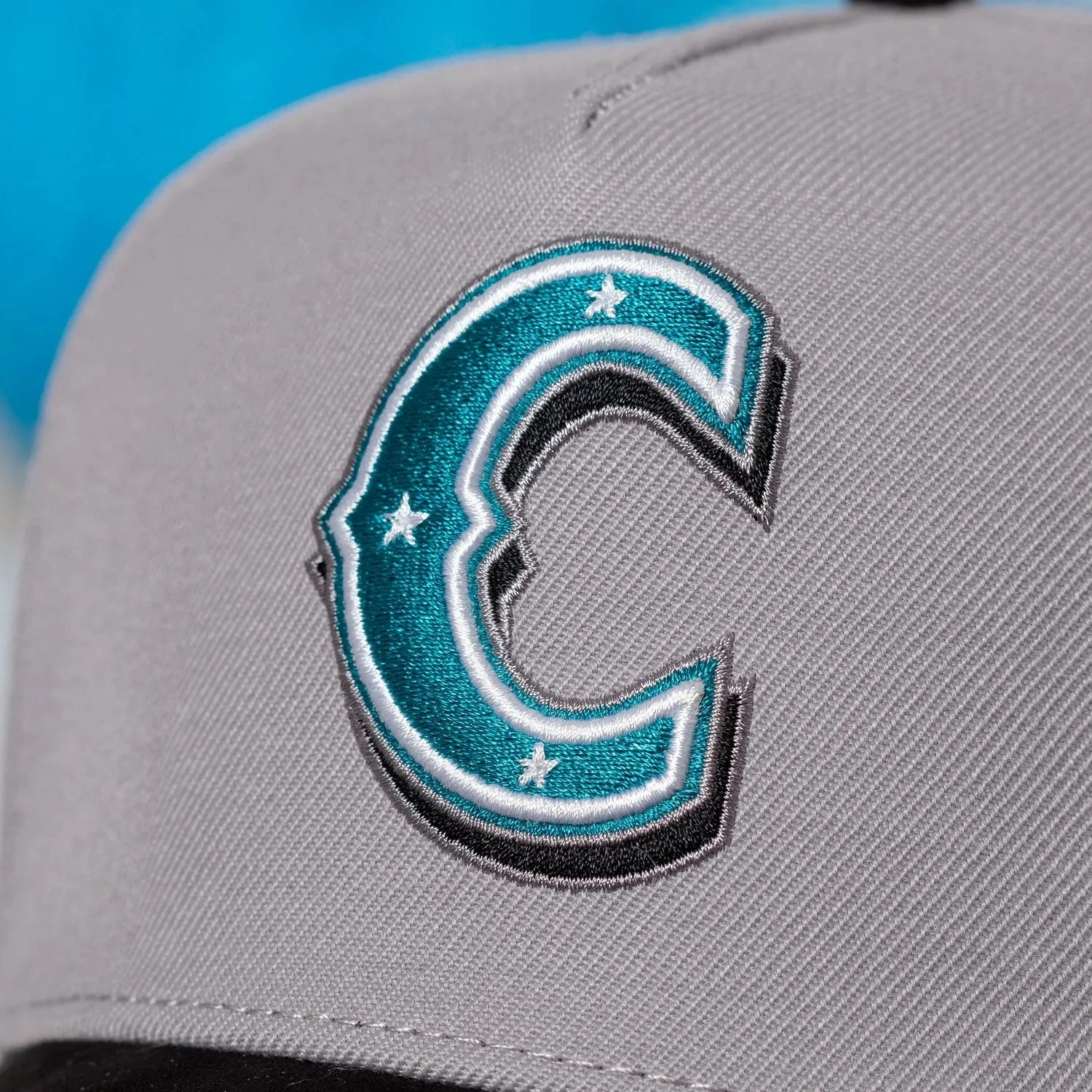 FAM.CAP SNAPBACK "C" CAP 4TH ANNIVERSARY TWO TONE / TEAL GREEN UV