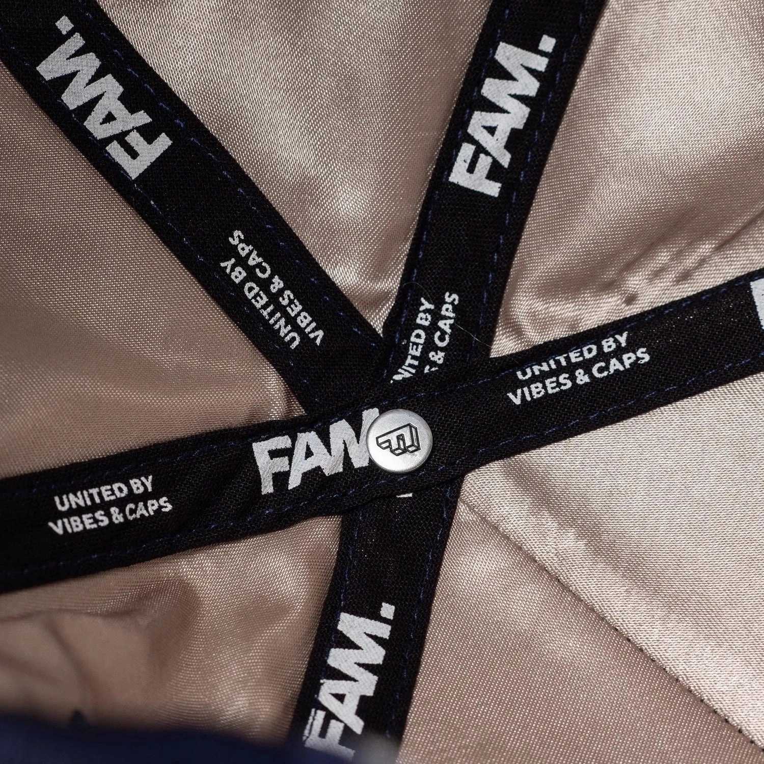 FAM.CAP SNAPBACK "P" CAP 4TH ANNIVERSARY NAVY CORDUROY / GREY UV
