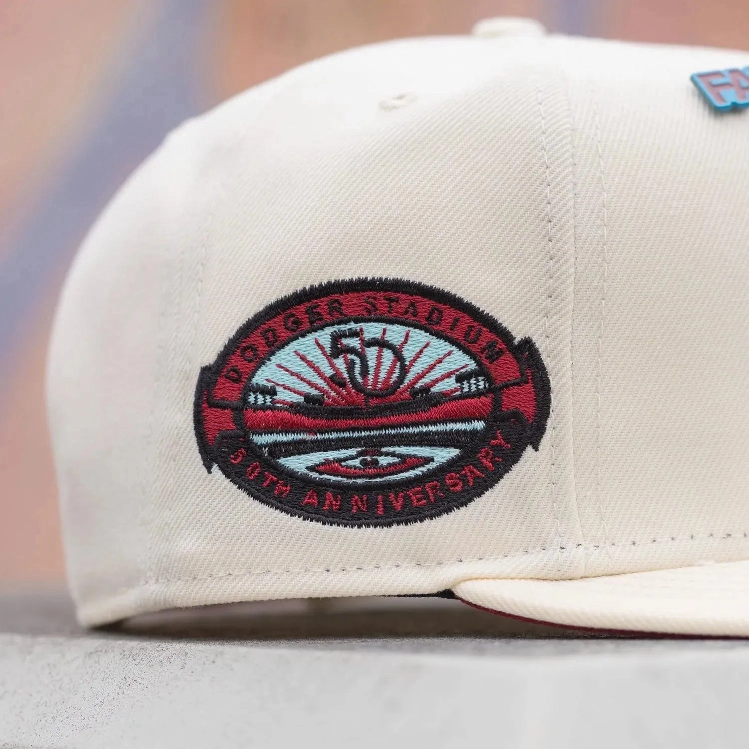 NEW ERA 9FIFTY MLB LOS ANGELES DODGERS 50TH ANNIVERSARY CHROME WHITE / CARDINAL UV SNAPBACK CAP