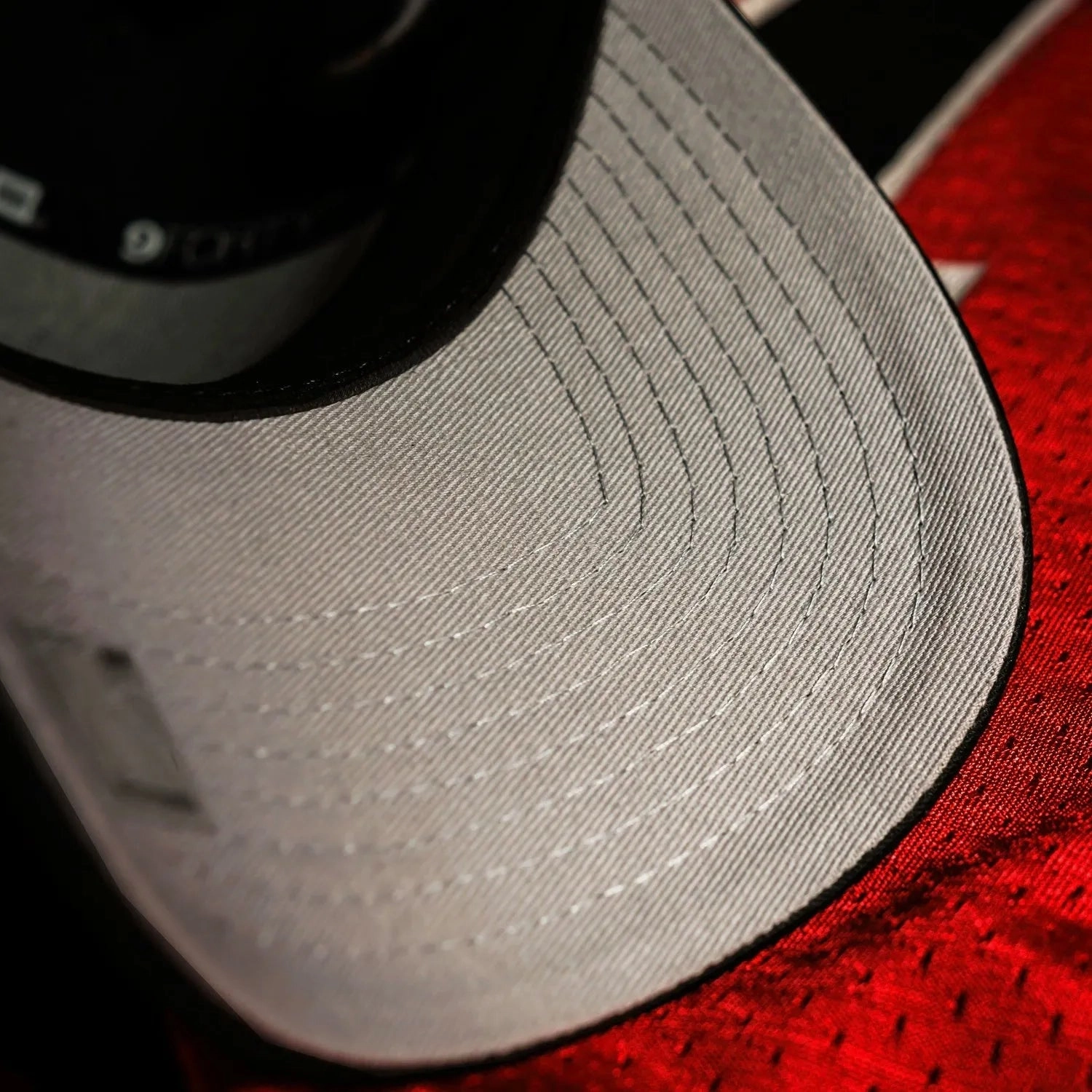 NEW ERA 9FORTY A-FRAME MLB CHICAGO BULLS PIXEL LOGO / GREY UV SNAPBACK