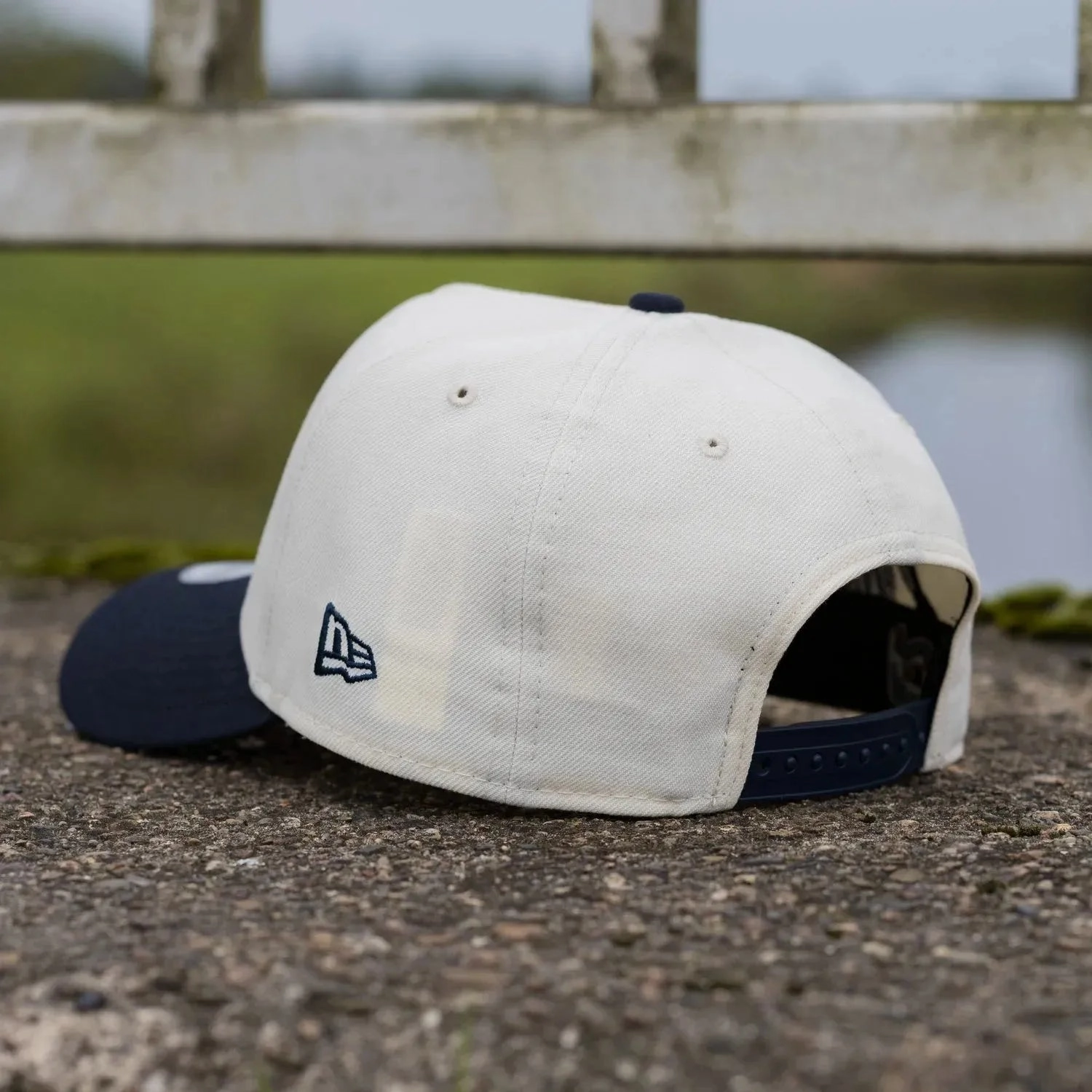NEW ERA 9FORTY A-FRAME MLB NEW YORK YANKEES WORLD SERIES 1996 TWO TONE / GREY UV SNAPBACK