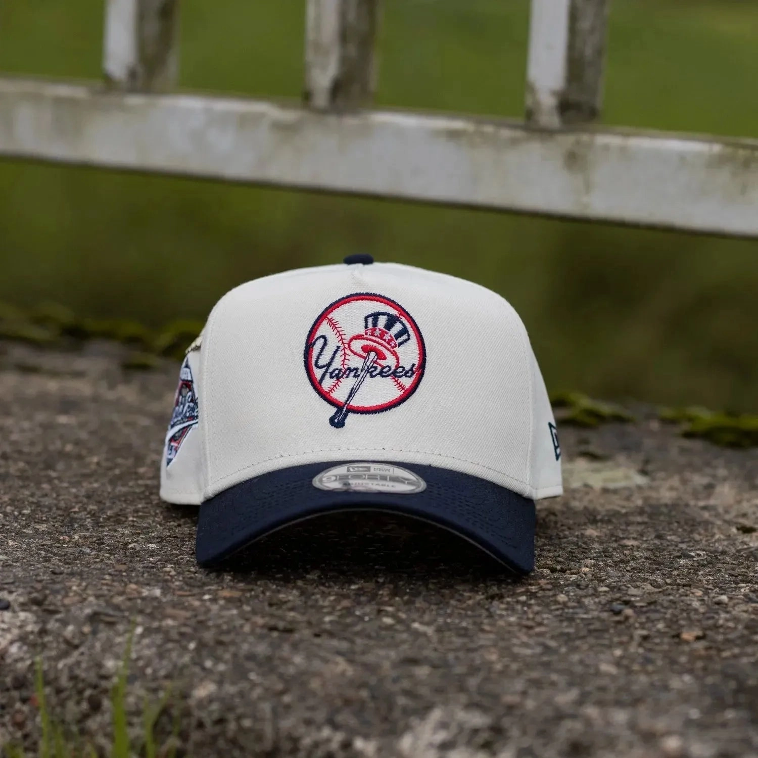NEW ERA 9FORTY A-FRAME MLB NEW YORK YANKEES WORLD SERIES 1996 TWO TONE / GREY UV SNAPBACK