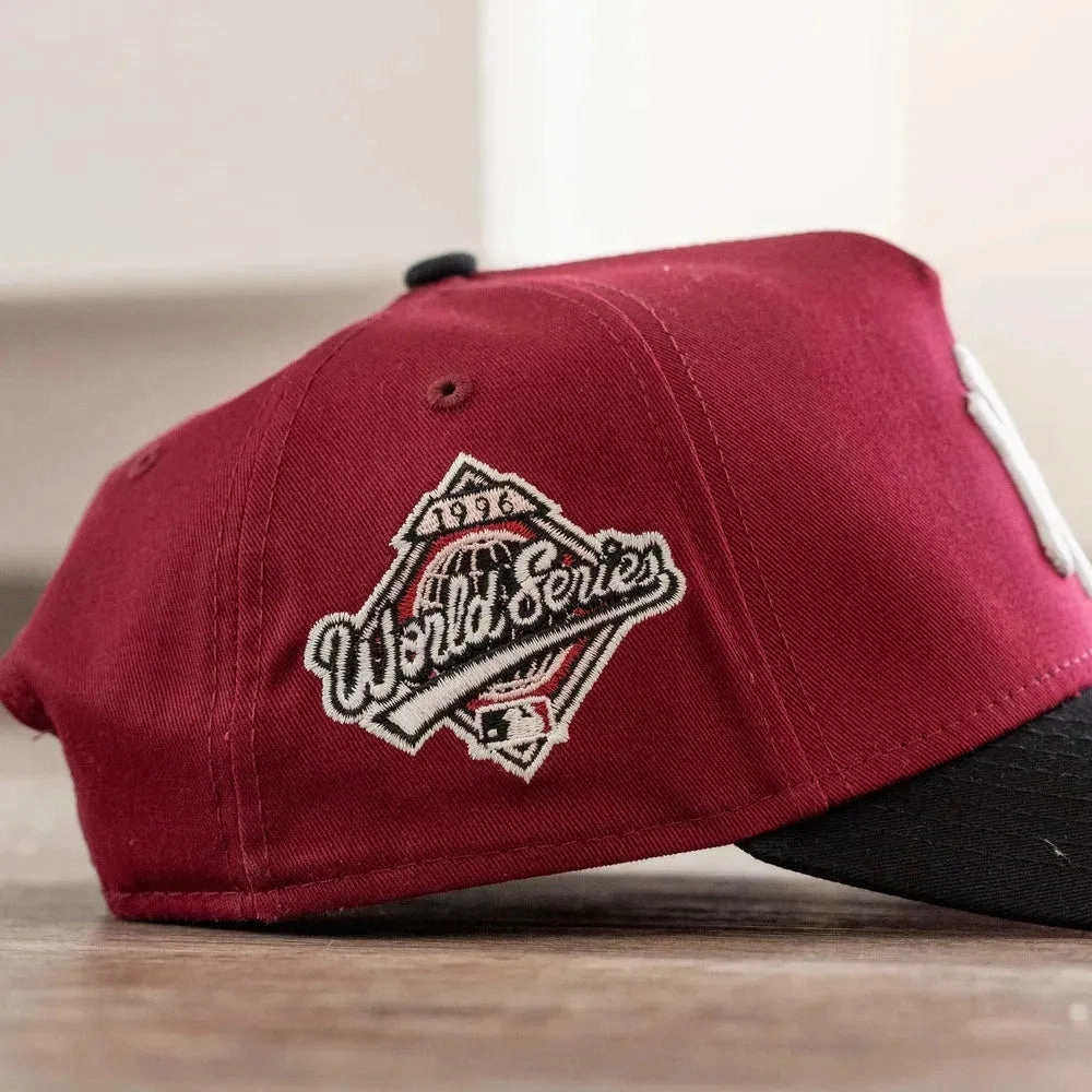 NEW ERA 9FORTY A-FRAME MLB NEW YORK YANKEES WORLD SERIES 1996 TWO TONE / PINK UV SNAPBACK CAP