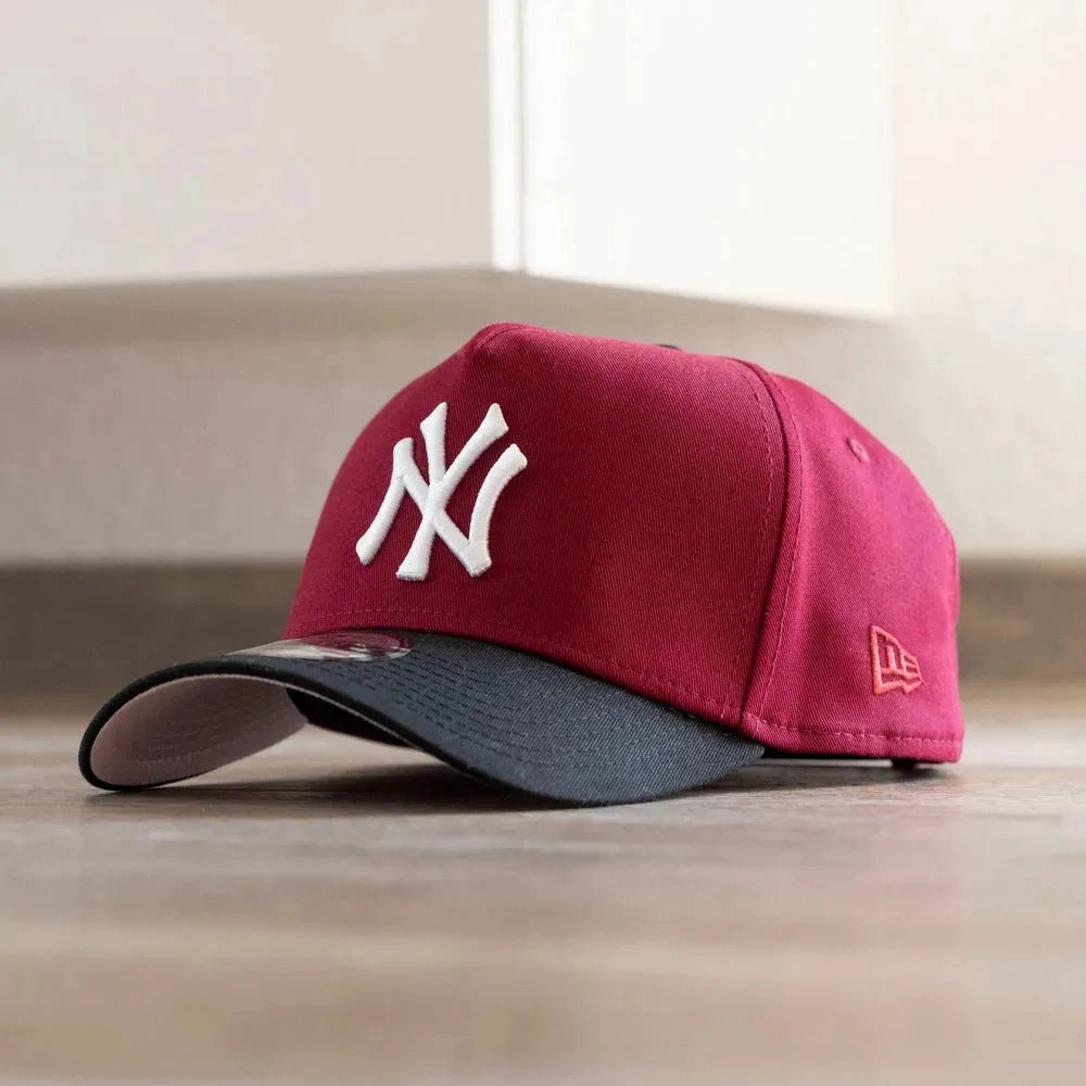 NEW ERA 9FORTY A-FRAME MLB NEW YORK YANKEES WORLD SERIES 1996 TWO TONE / PINK UV SNAPBACK CAP