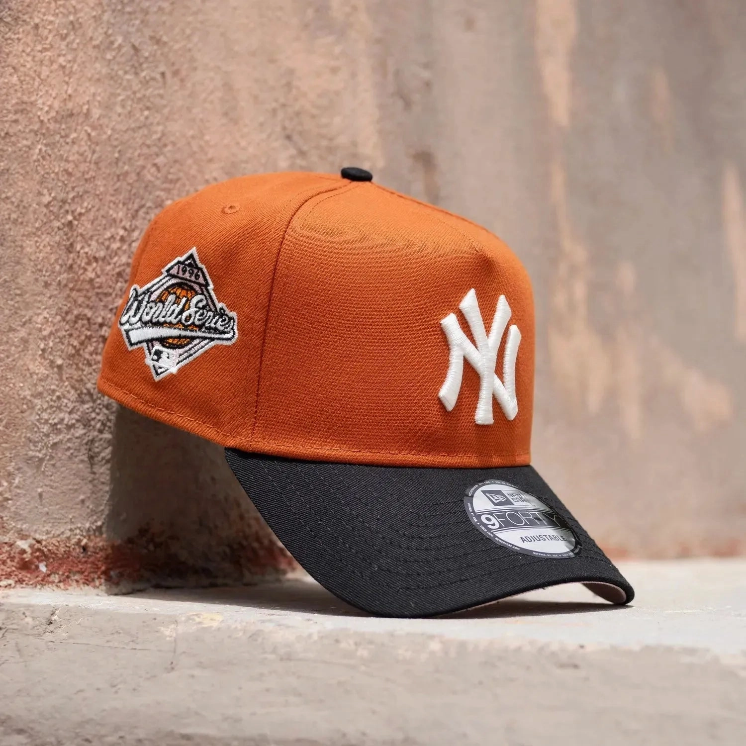 NEW ERA 9FORTY A-FRAME NEW YORK YANKEES WORLD SERIES 1996 TWO TONE / PINK UV SNAPBACK