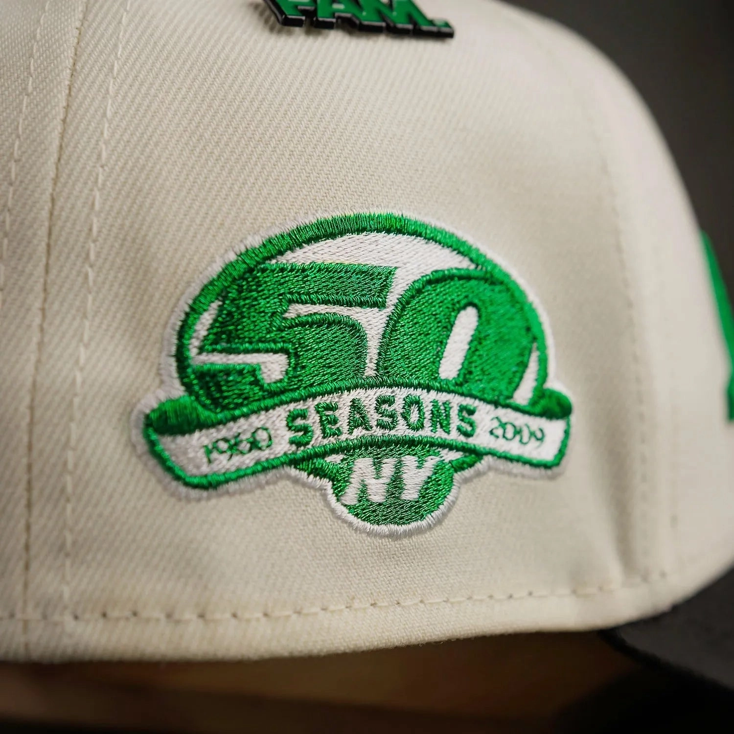 NEW ERA 9FORTY A-FRAME NFL NEW YORK JETS 50 SEASONS TWO TONE / KELLY GREEN UV CAP