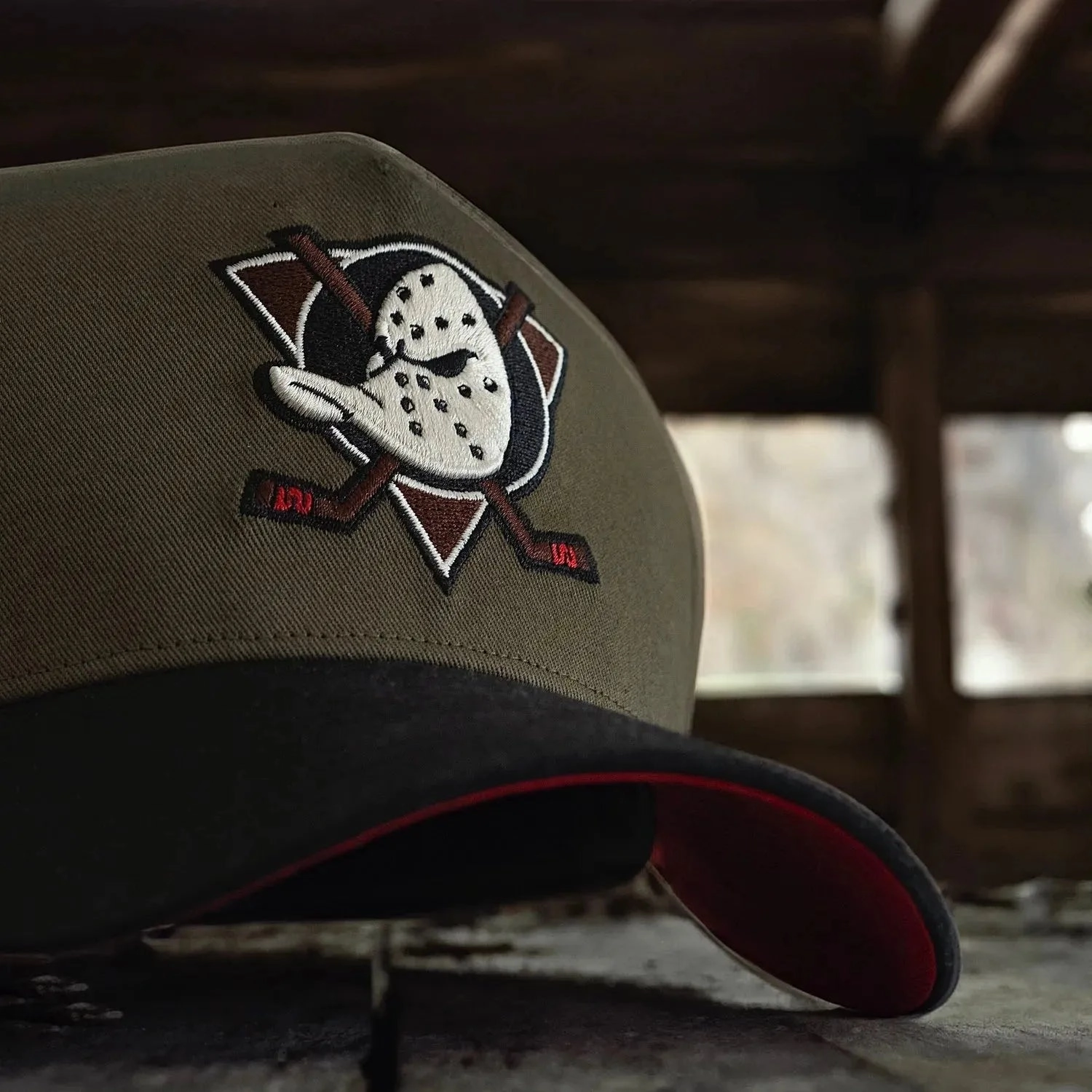 NHL ANAHEIM DUCKS SURE SHOT SNAPBACK 47 MVP VINTAGE SANDALWOOD   MACHETE PIN