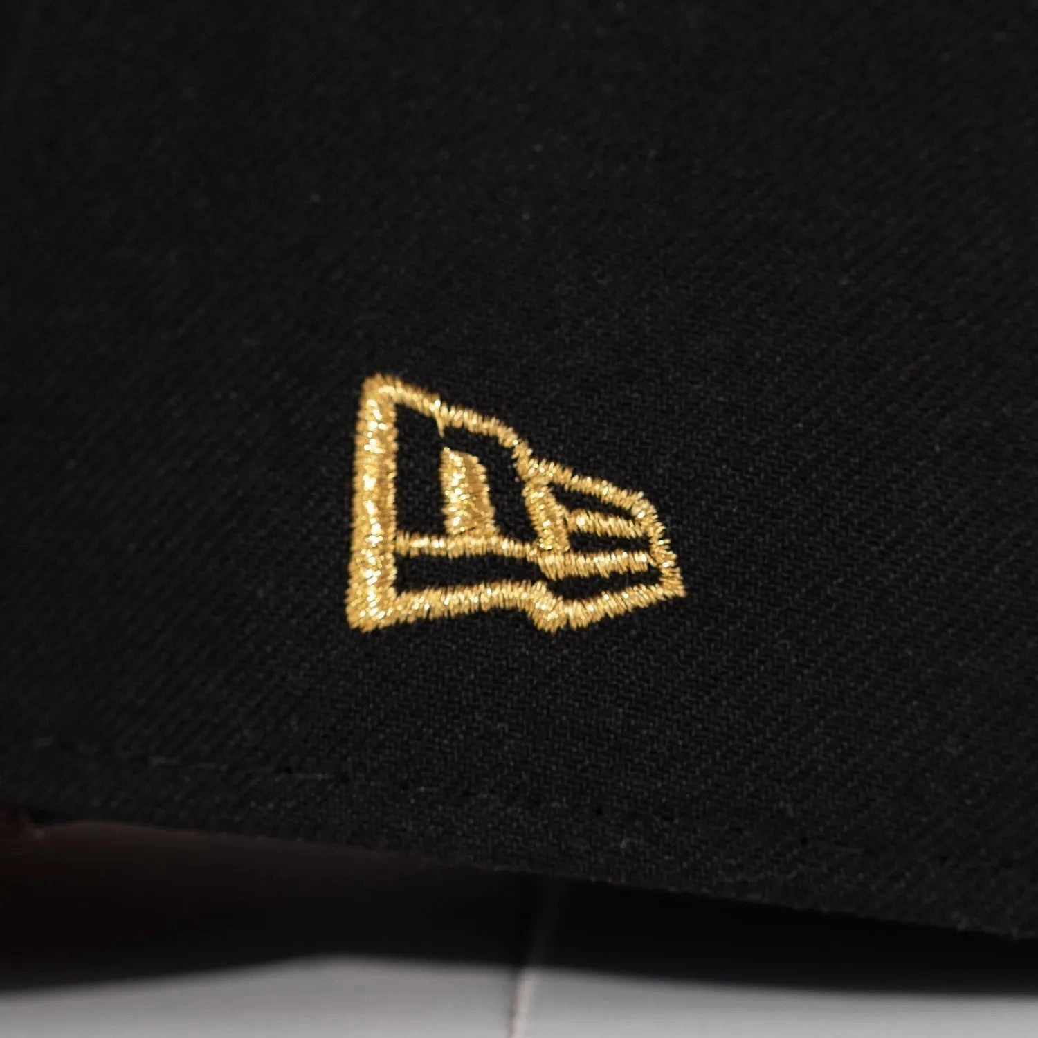 PITTSBURGH PENGUINS CAP BLACK 50TH PATCH GOLD UV / NEW ERA A-FRAME