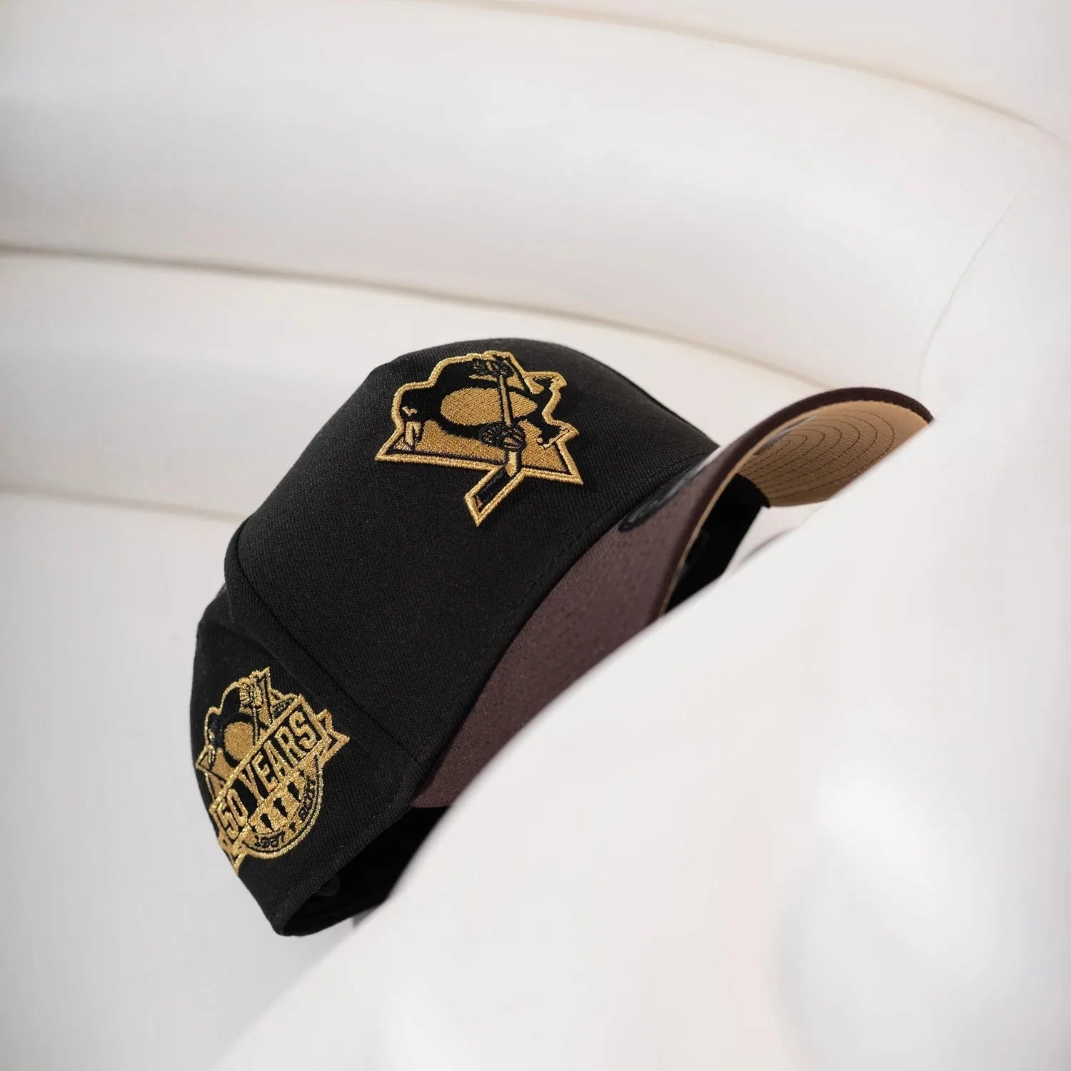 PITTSBURGH PENGUINS CAP BLACK 50TH PATCH GOLD UV / NEW ERA A-FRAME