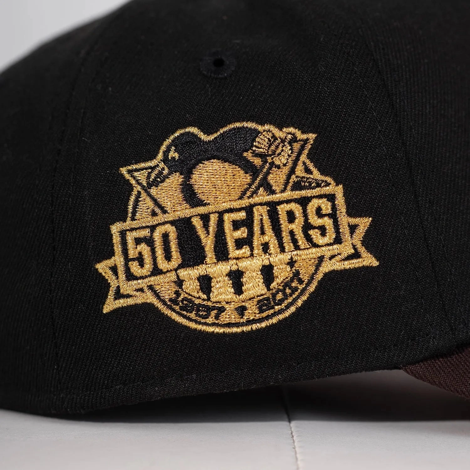 PITTSBURGH PENGUINS CAP BLACK 50TH PATCH GOLD UV / NEW ERA A-FRAME