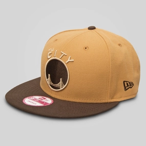 THE CITY New Era Snapback in Tan/Brown