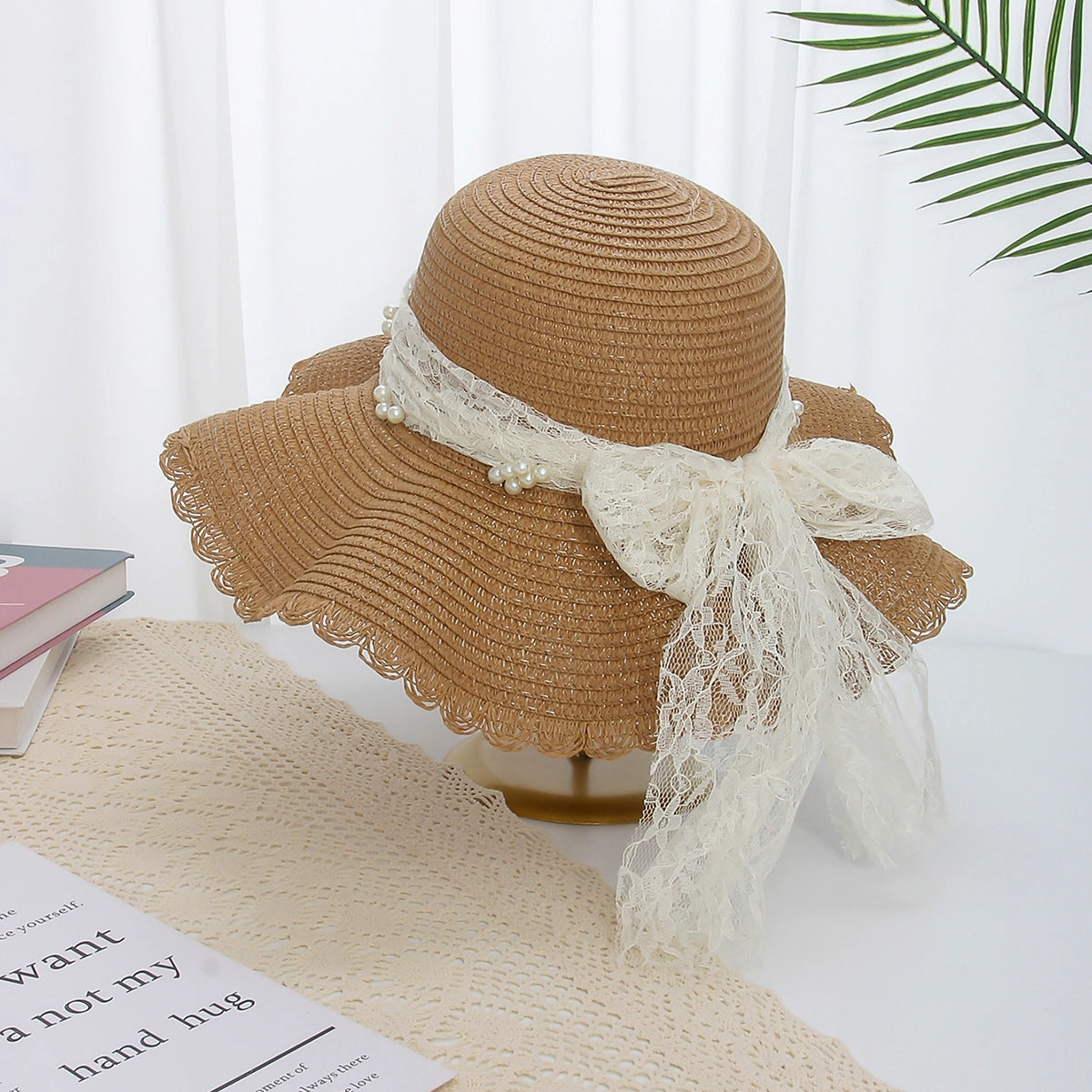 Wavy-Edge Floral Straw Hat