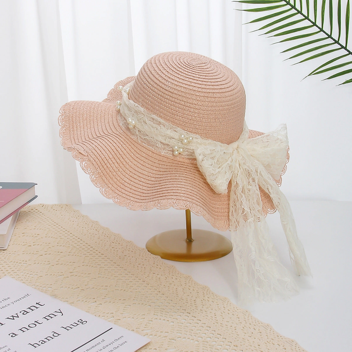 Wavy-Edge Floral Straw Hat