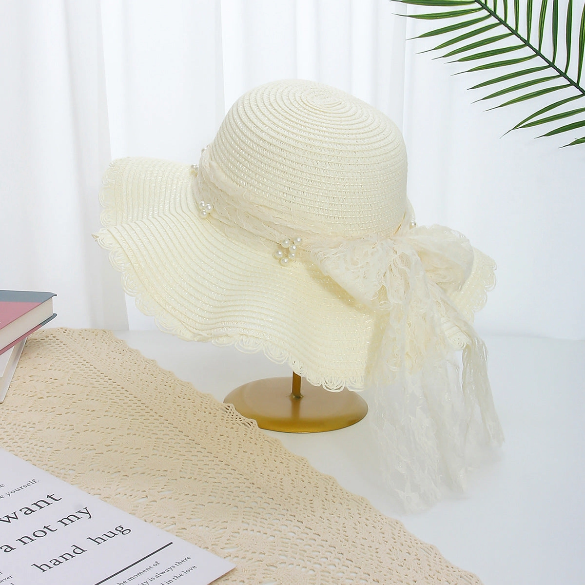 Wavy-Edge Floral Straw Hat