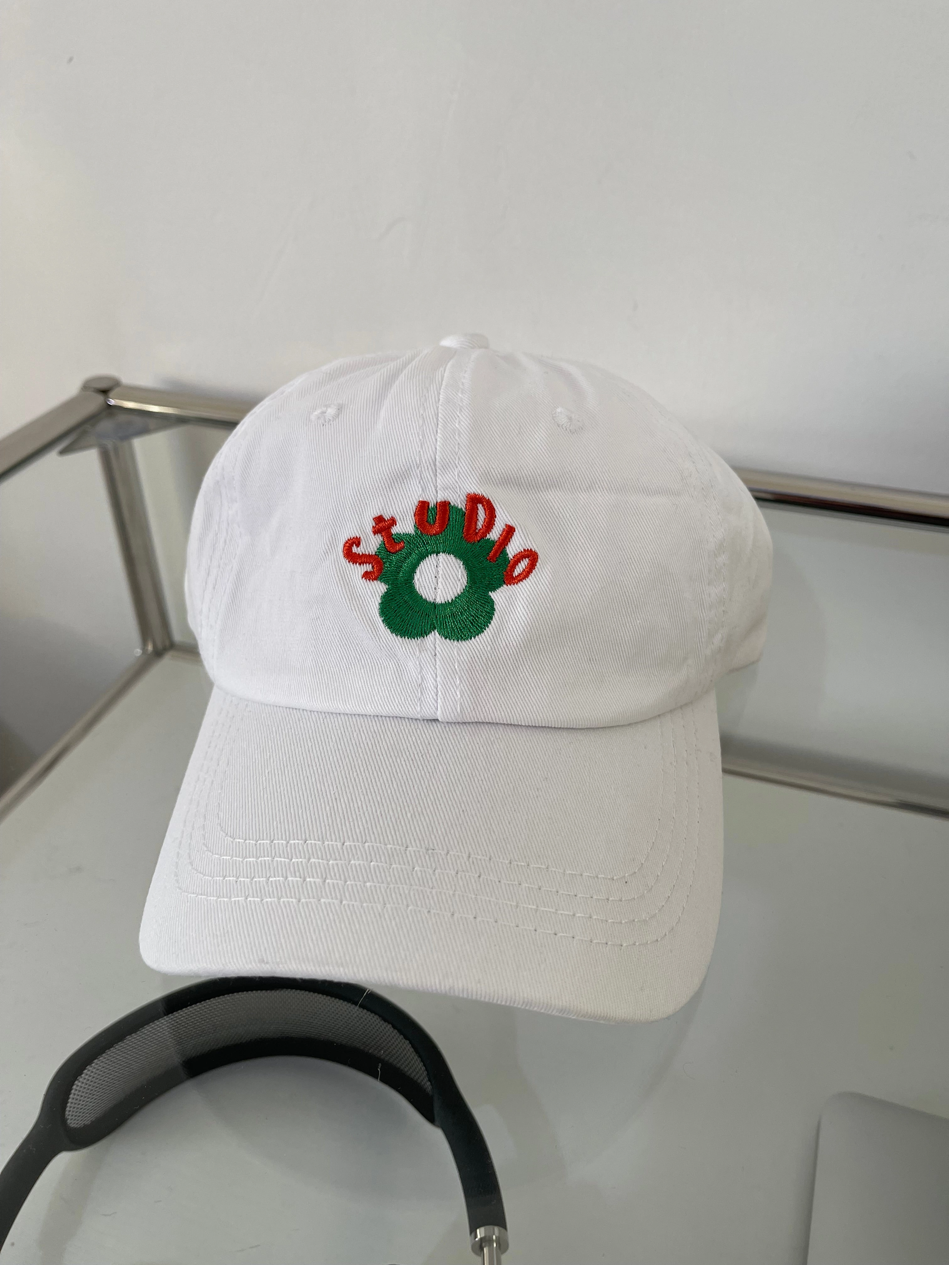Wholesale Contrast Color Small Flower STUDIO Embroidery Soft Top Baseball Cap