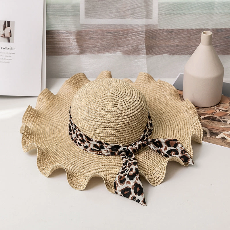Wholesale Summer Wavy Edge Round Top Brim Straw Hat