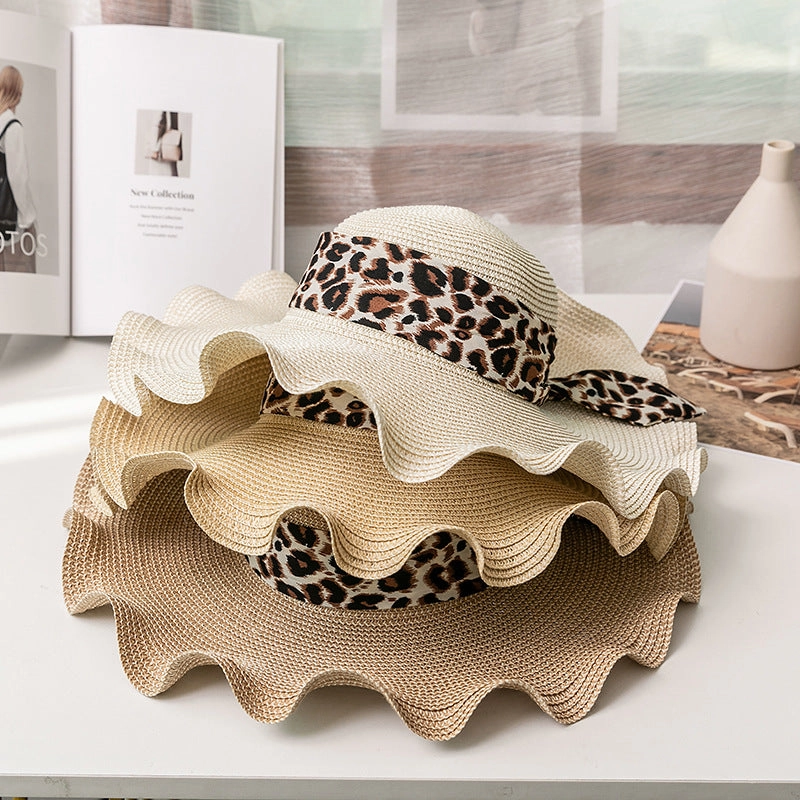 Wholesale Summer Wavy Edge Round Top Brim Straw Hat