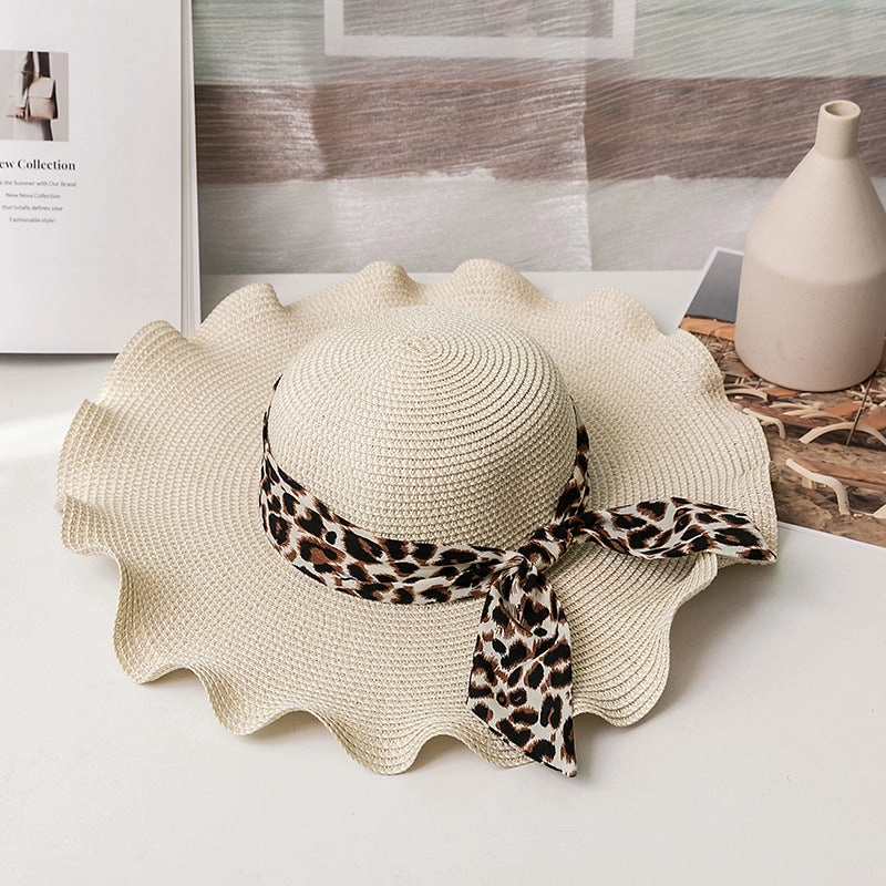 Wholesale Summer Wavy Edge Round Top Brim Straw Hat