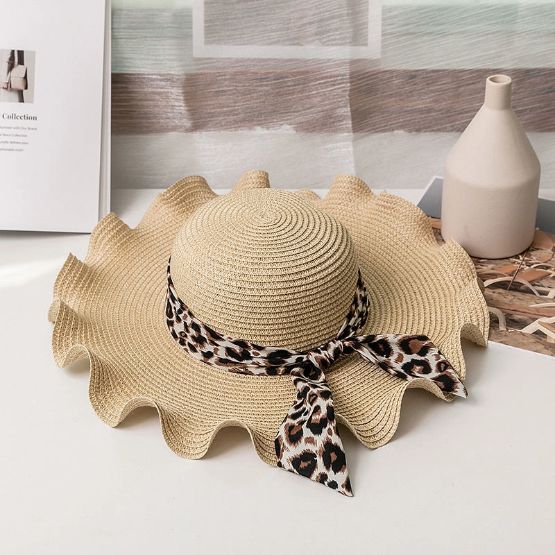 Wholesale Summer Wavy Edge Round Top Brim Straw Hat