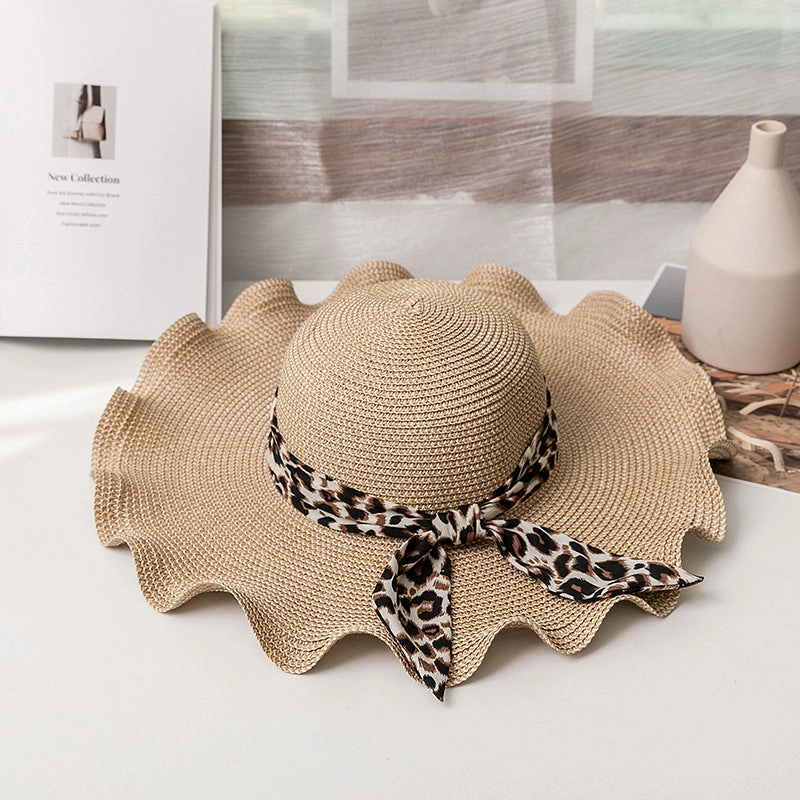 Wholesale Summer Wavy Edge Round Top Brim Straw Hat