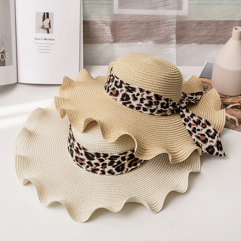 Wholesale Summer Wavy Edge Round Top Brim Straw Hat